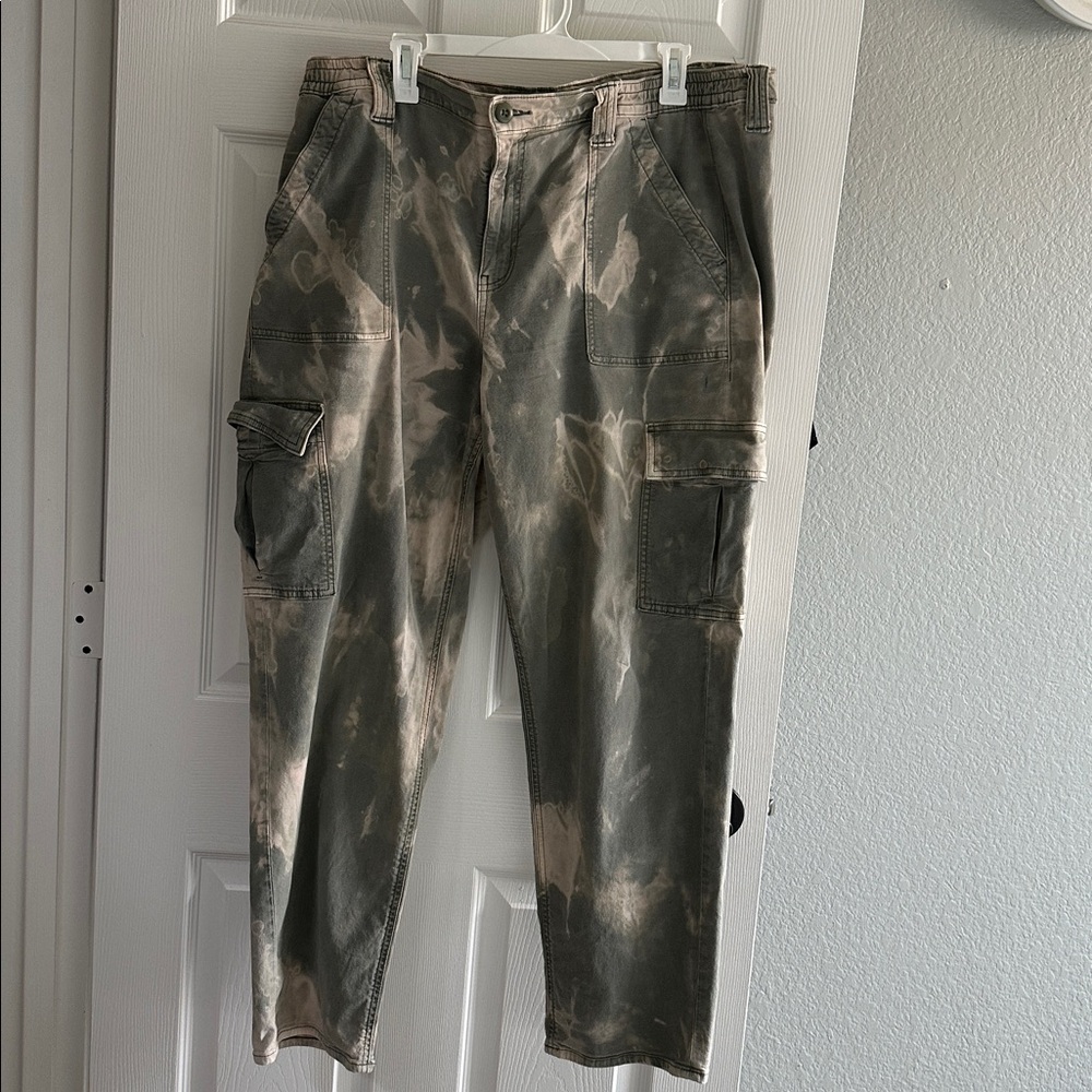 American Eagle Outfitters Bleached Green Cargo Jeans